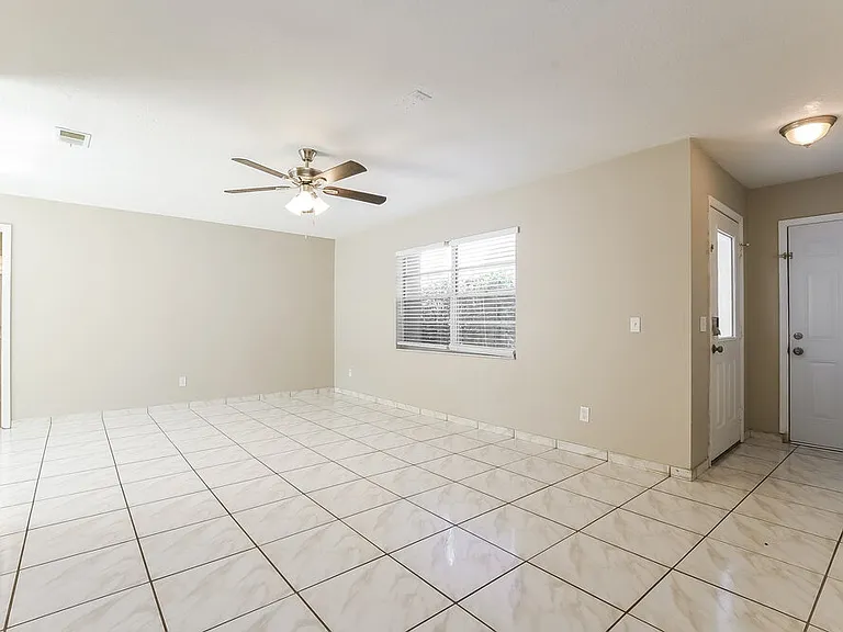 1410 Orchid Ln — Photo 3