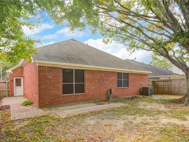 18422 Auburn Woods Dr — Photo 39
