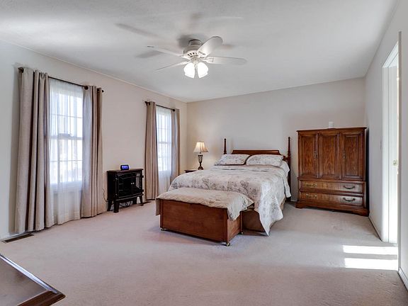4th image of 3107 Eagle Creek Dr