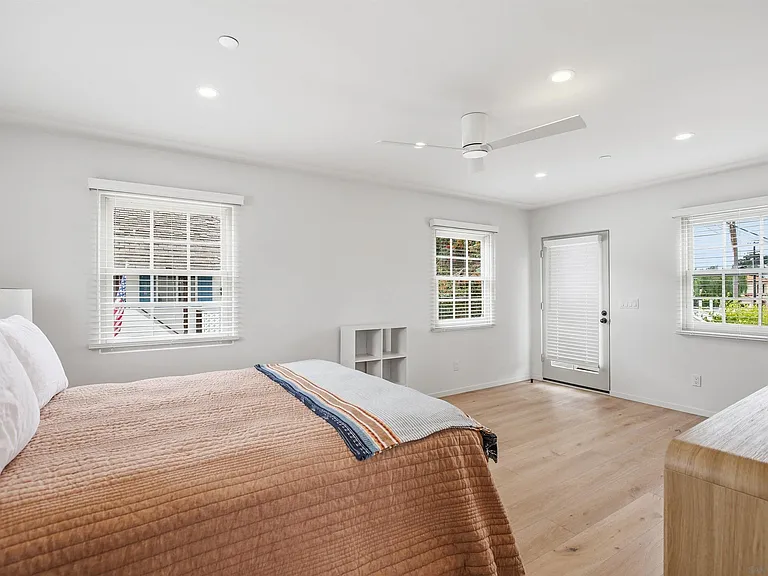 1027 F Ave — Photo 58