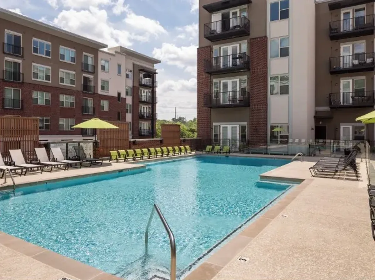 Melrose Apartments — Photo 2