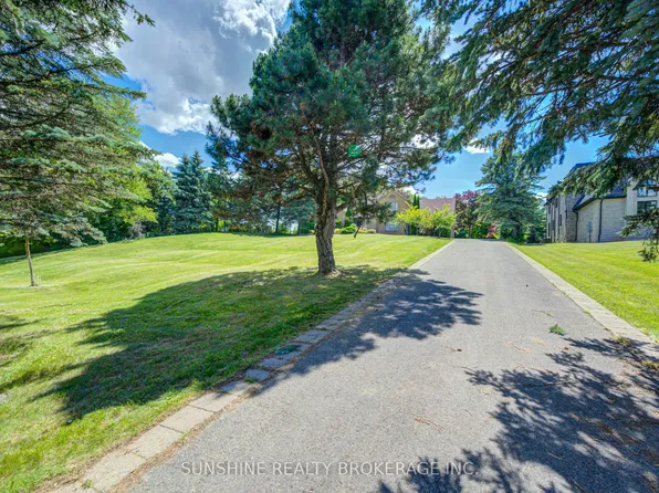 807 Woodland Acres Cres, Vaughan, ON L6A 1G2