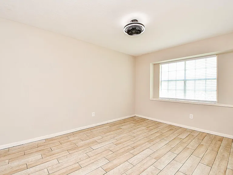 2803 Green Fields Dr — Photo 11