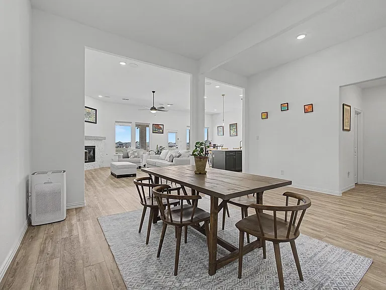 1724 Emmanuel Ln — Photo 4