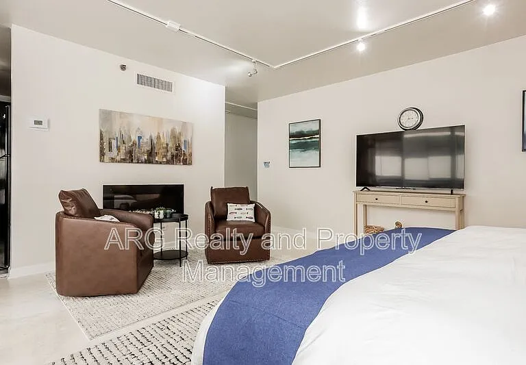 620 Peachtree St NE #901 — Photo 7