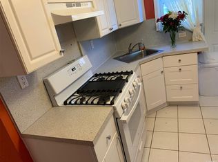 43 Blossom Row, Valley Stream, NY 11580