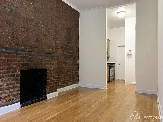 Rented by City Connections Realty | media 19