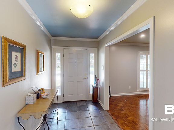 3rd image of 105 Conway Dr W