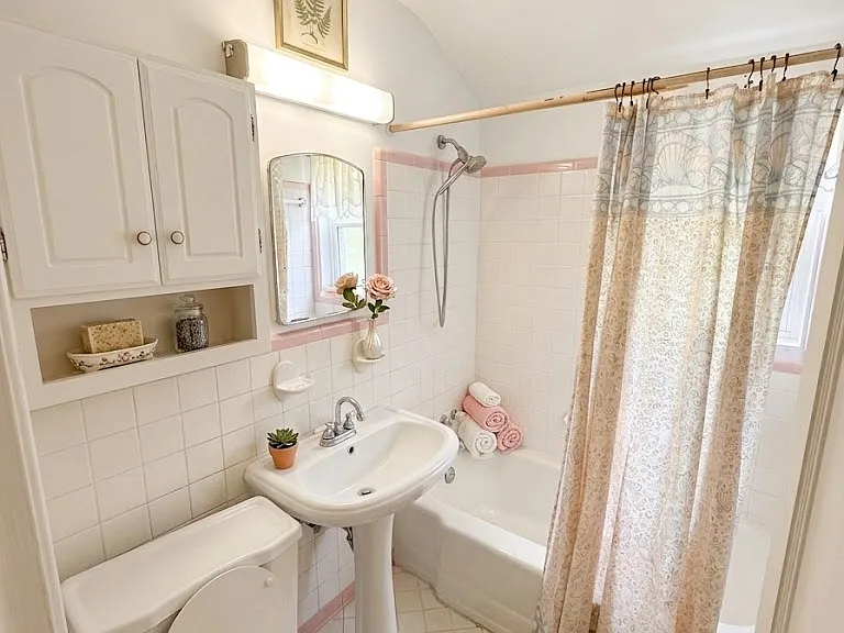 Bathroom (Virtually Staged)