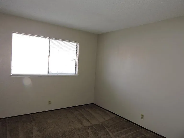 2738 Hurley Way — Photo 9