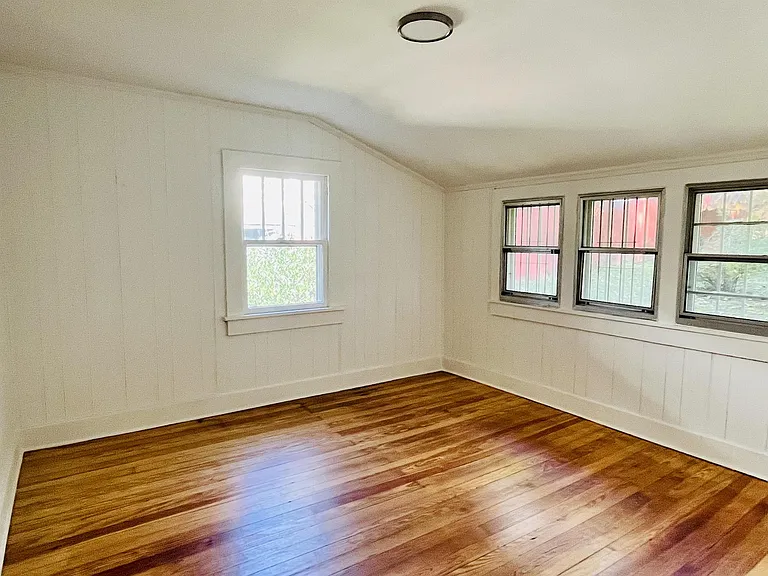82 Hanover St — Photo 11