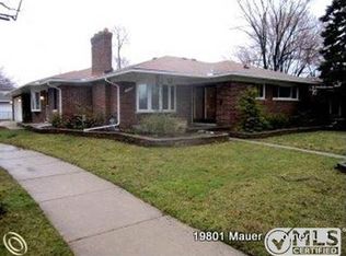 19801 Mauer St, Saint Clair Shores, MI 48080