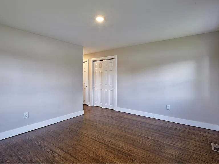 1038 E Mount Pleasant Ave — Photo 16
