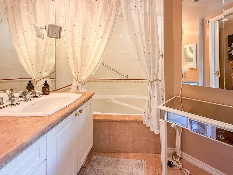 1520 Harwood St #302 — Photo 29