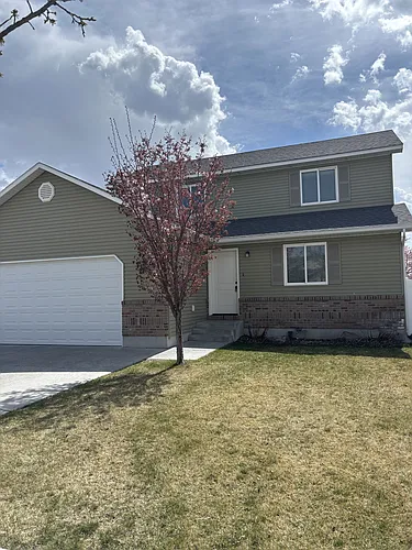 2075 Mary Dr Photo 1