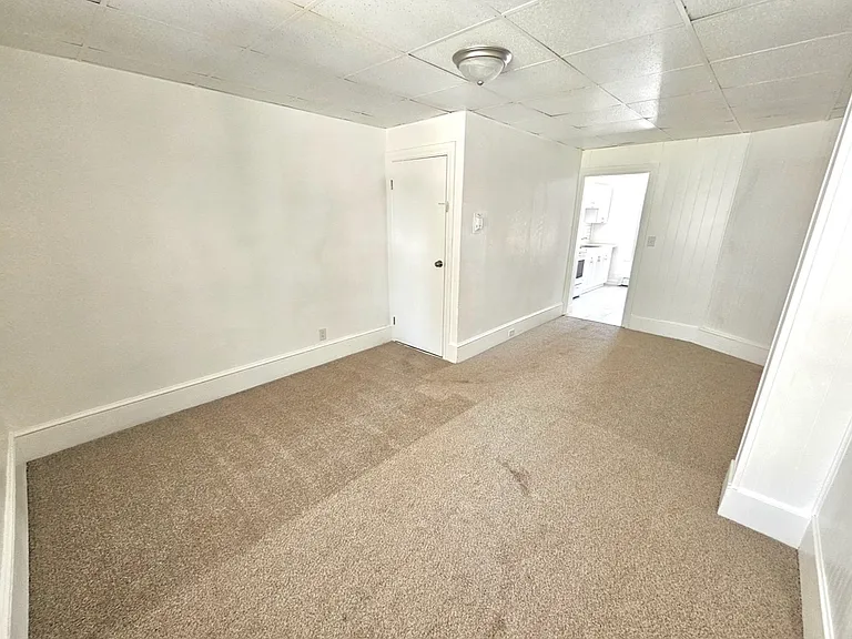 625 W Broad St #B — Photo 4