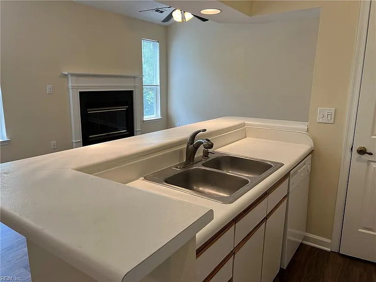3201 Jade Ct #304 — Photo 12
