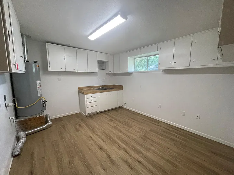 laundry/utility room
