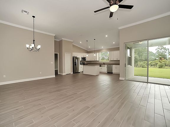 5th image of 791 Carlyle Ave SE