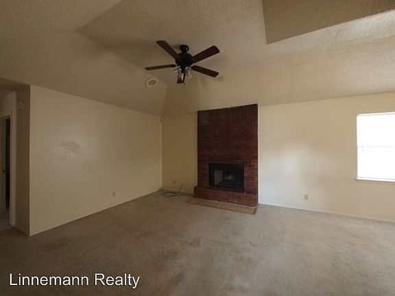 3rd image of 2307 Hidden Hill Dr