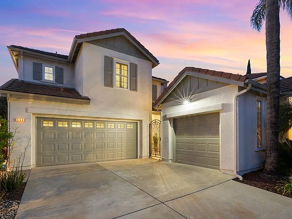 3rd image of 554 Golf Glen Dr