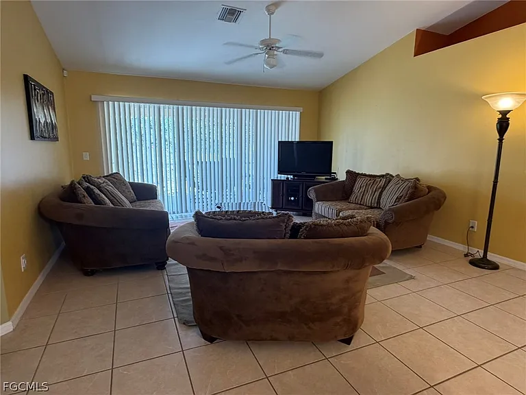 3732 NE 12th Pl — Photo 9