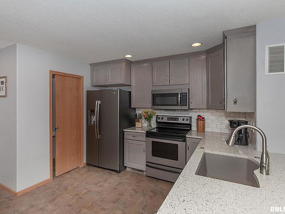 4th image of 720 Prairie Meadow Dr
