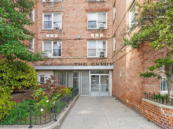 2939 Avenue Y image 1 of 8