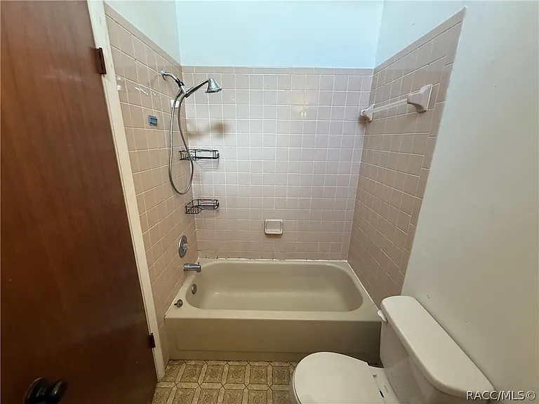 2318 Colby St — Photo 14