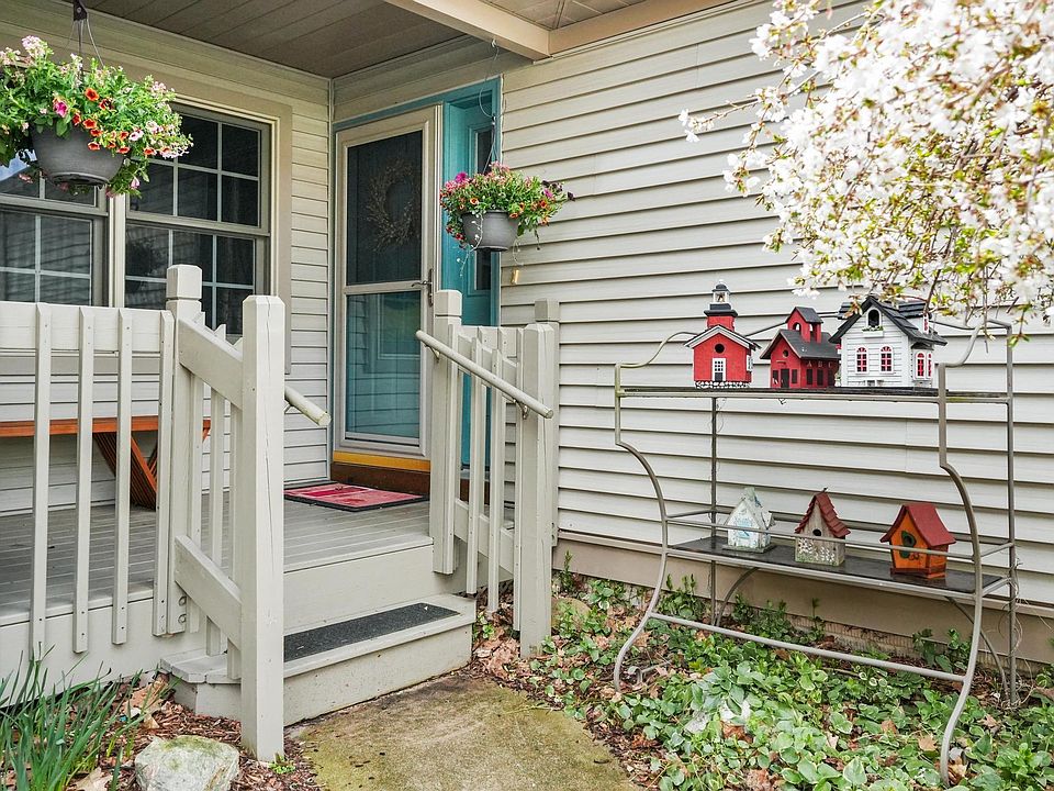 1st image of 2866 E Crown Dr
