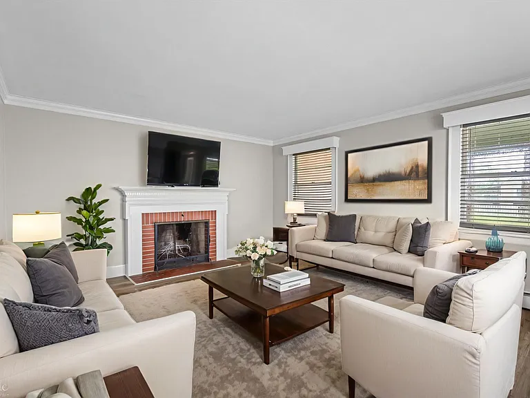 4200 Dartmouth St — Photo 2