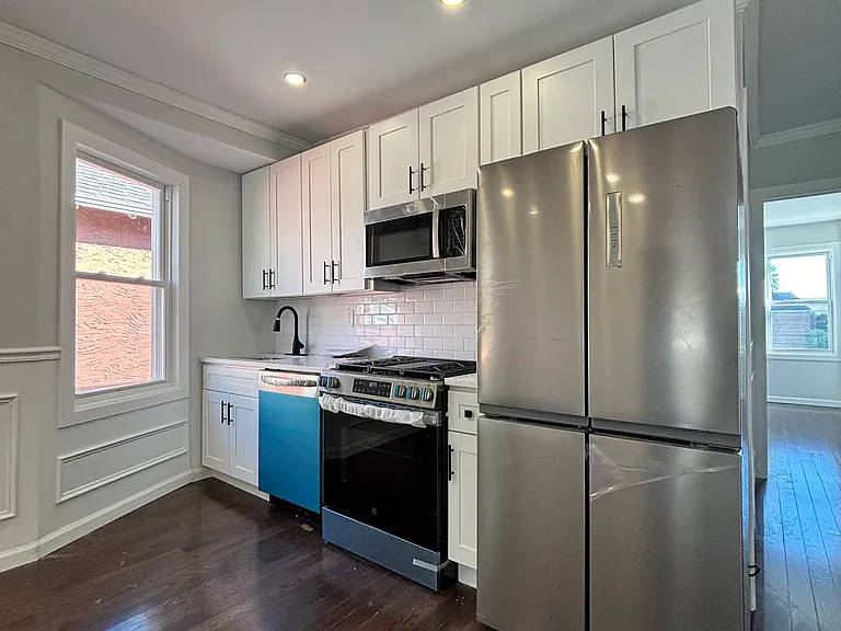 Penfield St — Photo 3