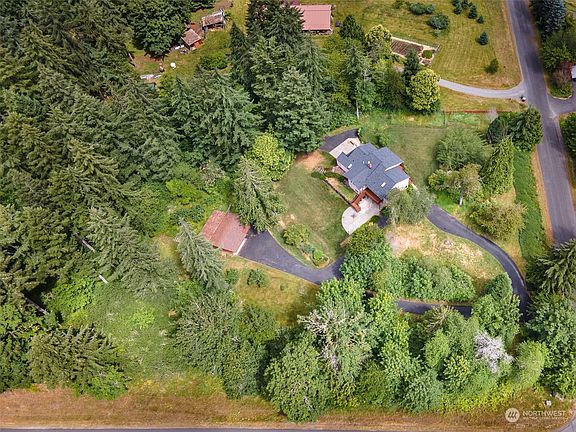 2nd image of 8015 Chestnut Hill Drive SE