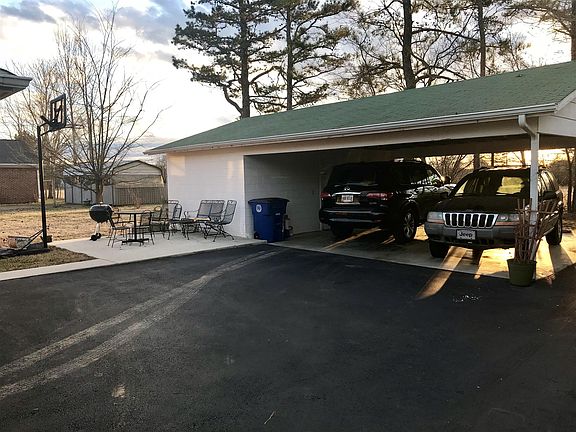 4th image of 107 N Linda Dr
