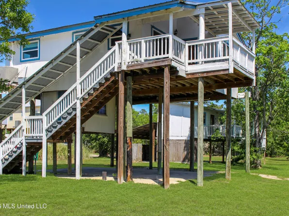 4021 Sailfish St, Bay Saint Louis, MS 39520