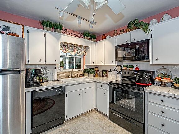 4th image of 540 Lake Mystic Ln