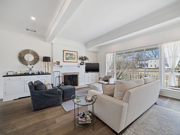 5th image of 999 Sunset Rd