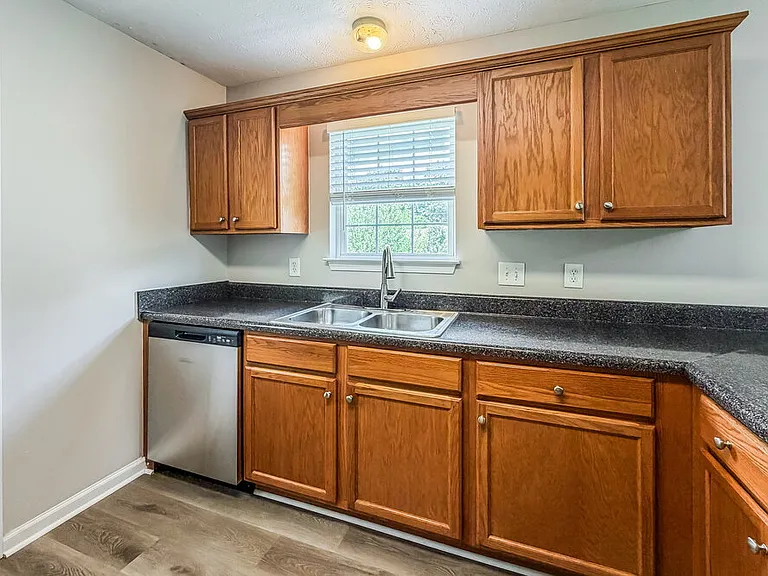 1202 Elisha Ct — Photo 5