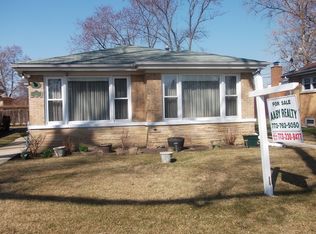 8312 E Prairie Rd, Skokie, IL 60076