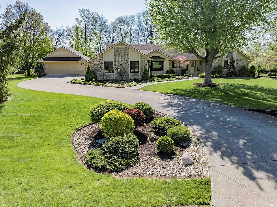 1st image of 2821 Emerald Lake Dr