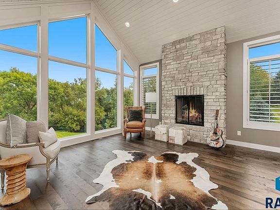 4th image of 306 W Harpel Dr