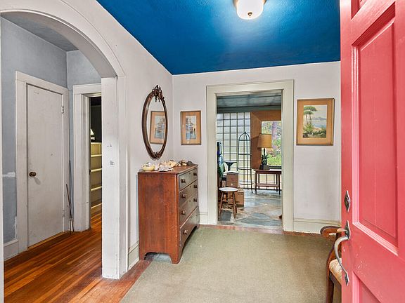 2nd image of 111 Meadowbrook Dr