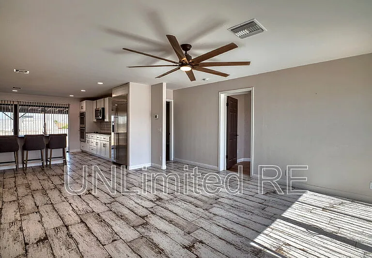 1435 Beefeater Dr — Photo 15