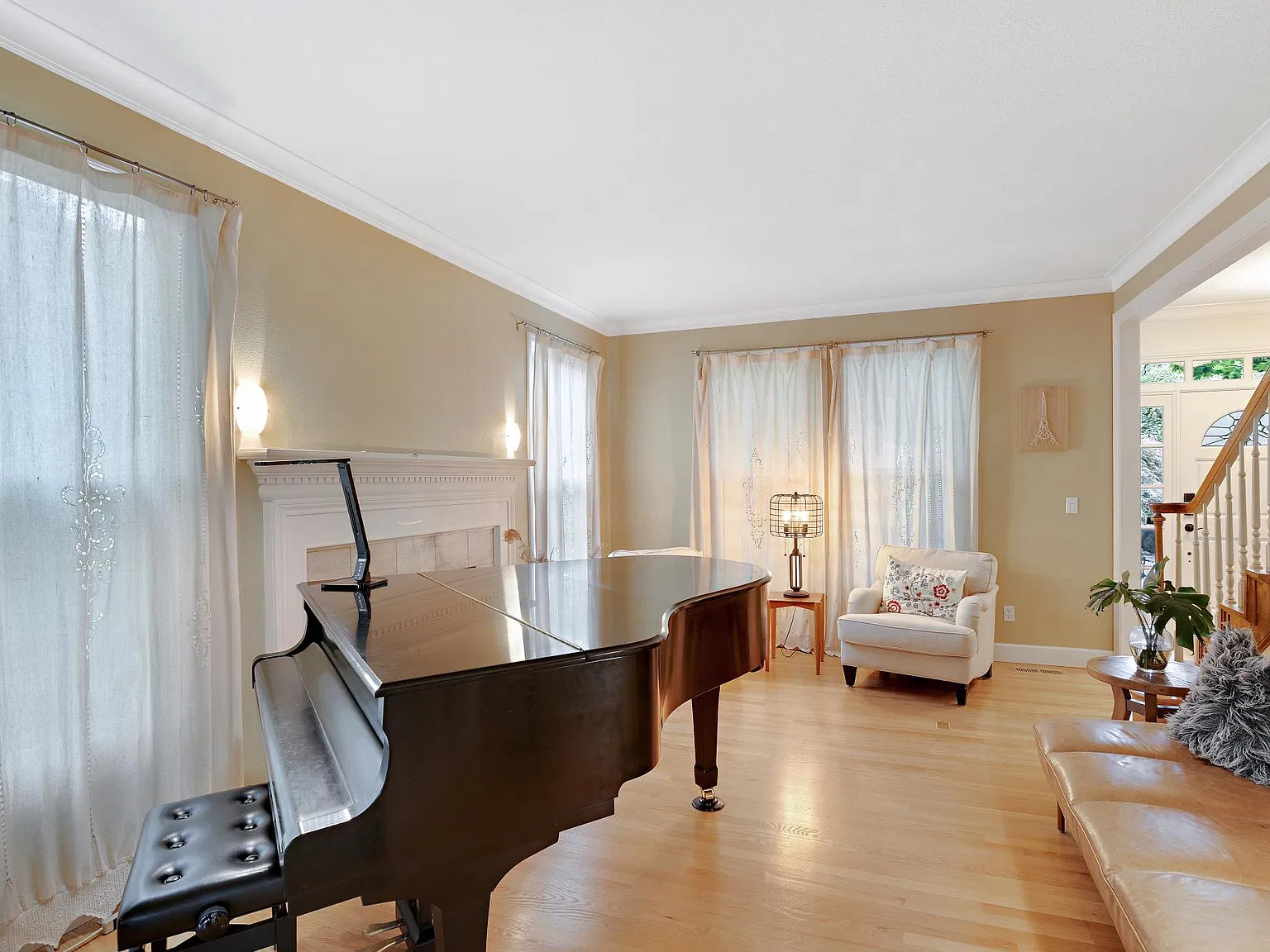 4 bed, 3.5 bath, 3780 sqft, $4,800 — Photo 4