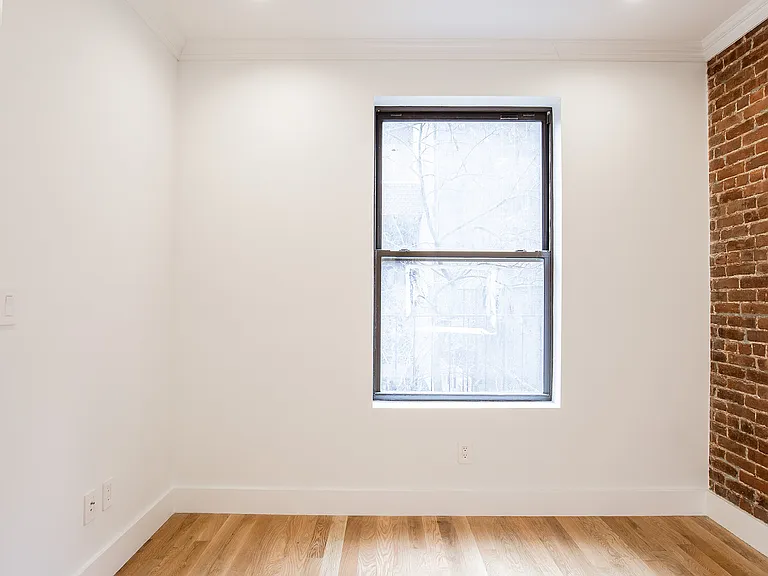 234 E 24th St #4RW — Photo 3