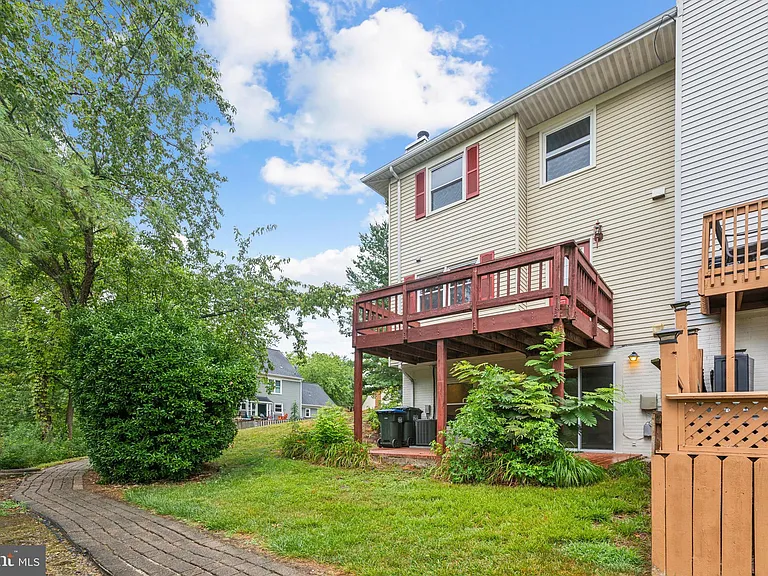 5335 Lake Cove Ct — Photo 30