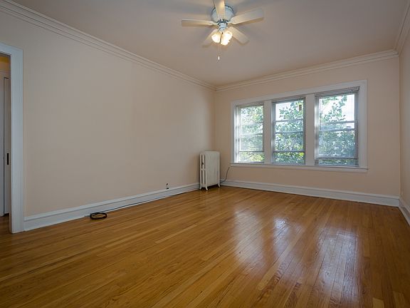 3rd image of 7434 N Artesian Ave #7434-2