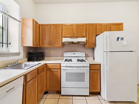 3rd image of 2116 N Carlisle St