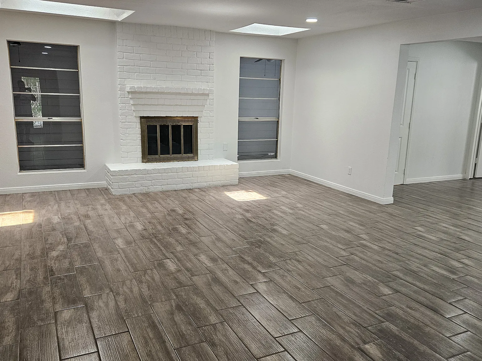 4 bed, 2.5 bath, 2716 sqft, $2,200 — Photo 4