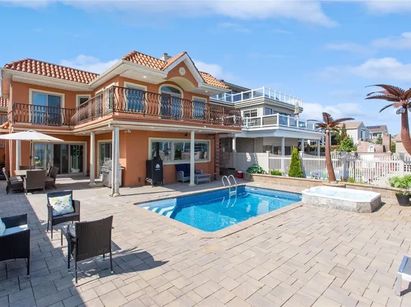 943 W Park Avenue, Long Beach, NY 11561